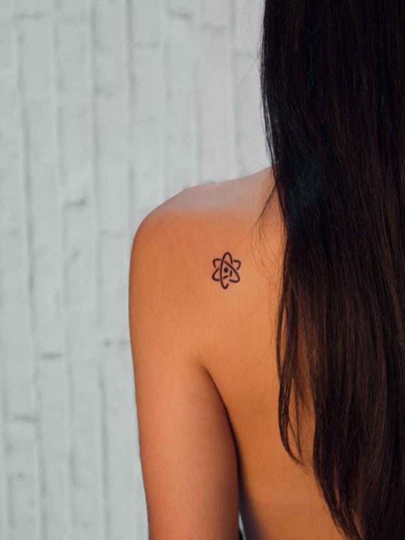 tatuaje temporal atomo