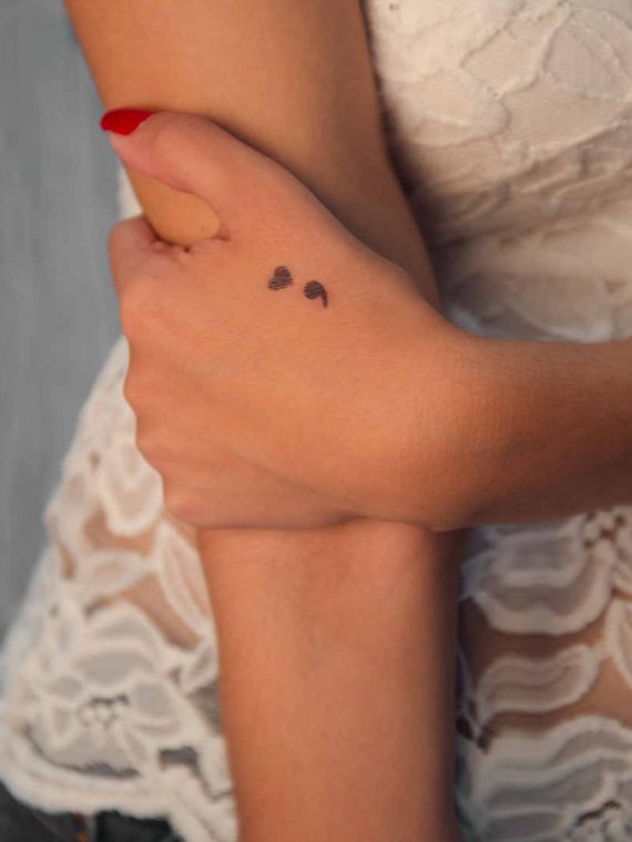 tatu corazon punto y coma