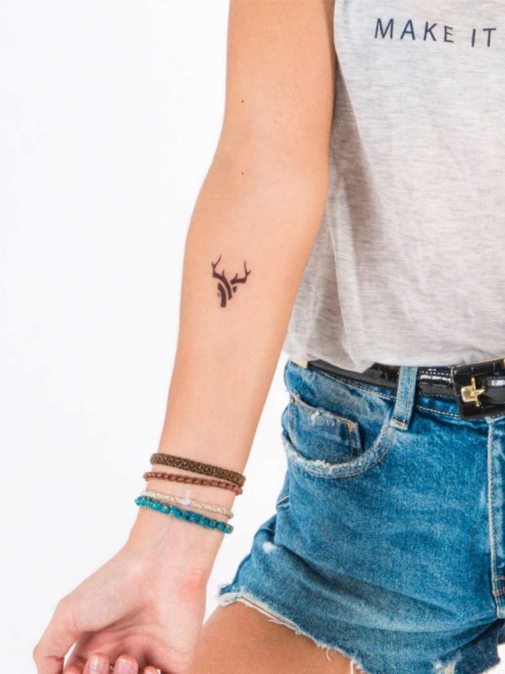 tatuaje geometría ciervo