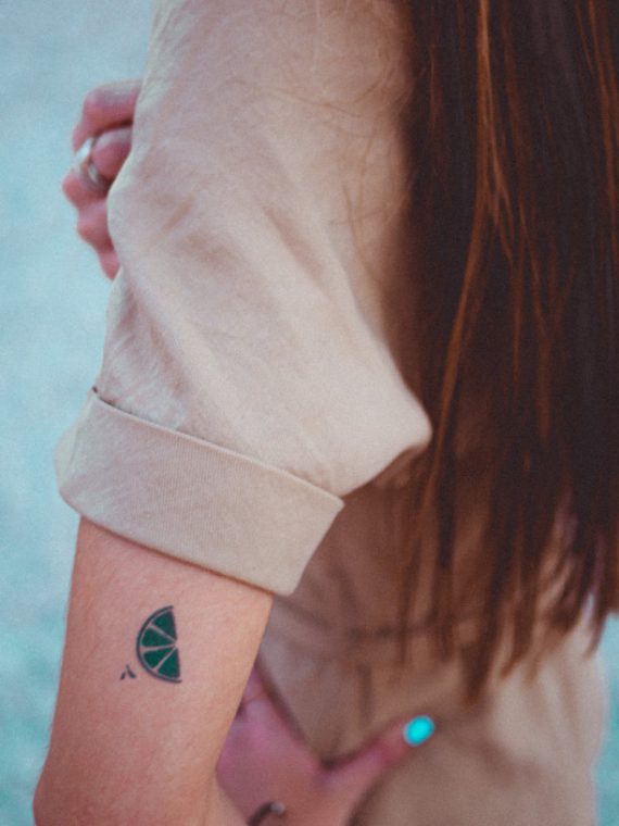 tatuaje de rodaja de limon